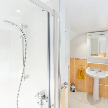 4 Private Bedroom House With 3 Parking Spaces Free Perth Exterior photo