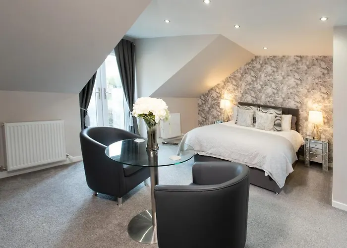 4 Private Bedroom House With 3 Parking Spaces Free