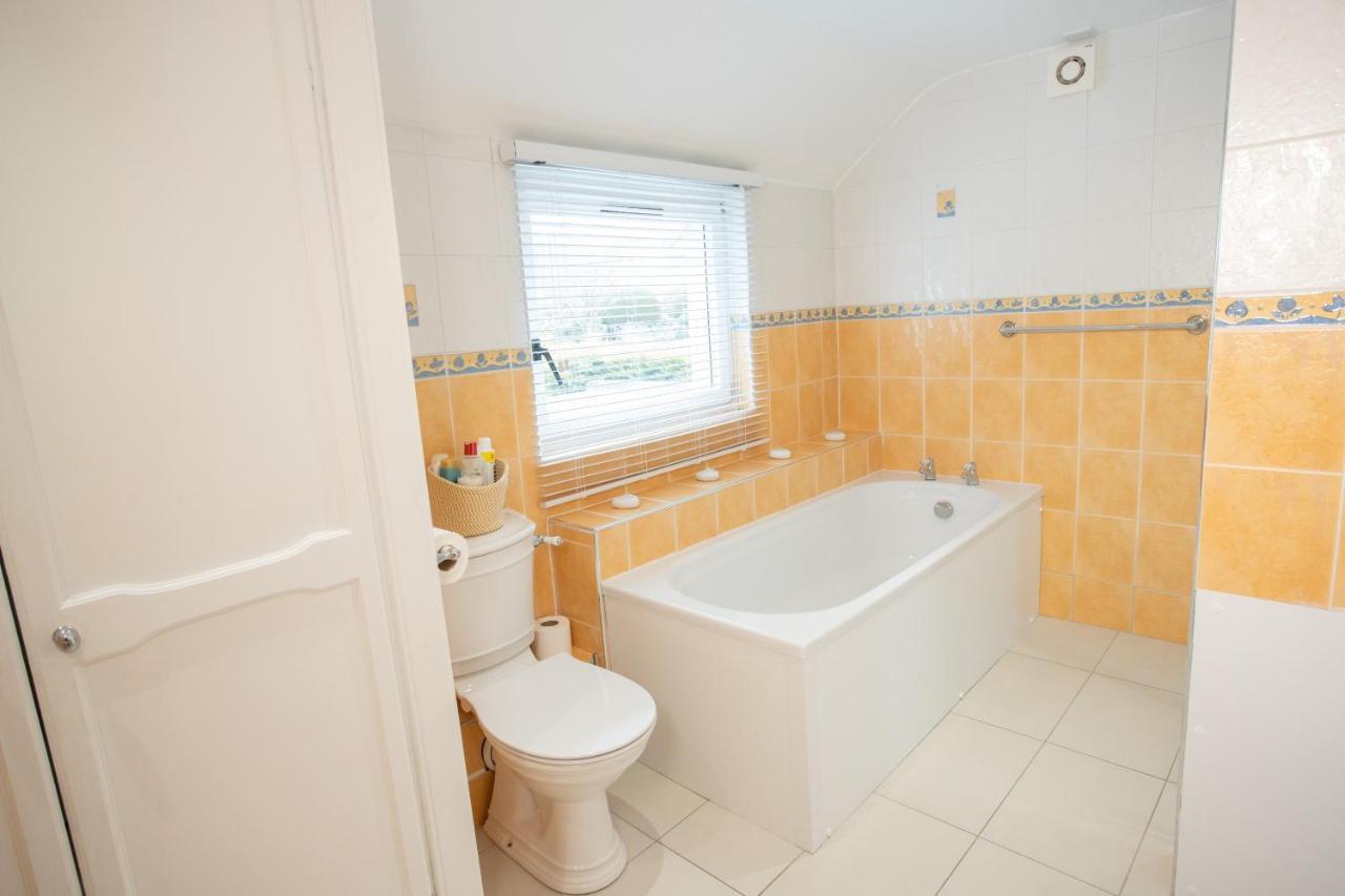 4 Private Bedroom House With 3 Parking Spaces Free * Perth