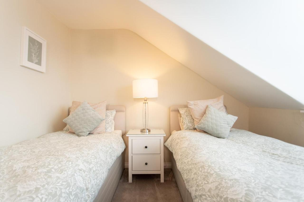4 Private Bedroom House With 3 Parking Spaces Free Apartment