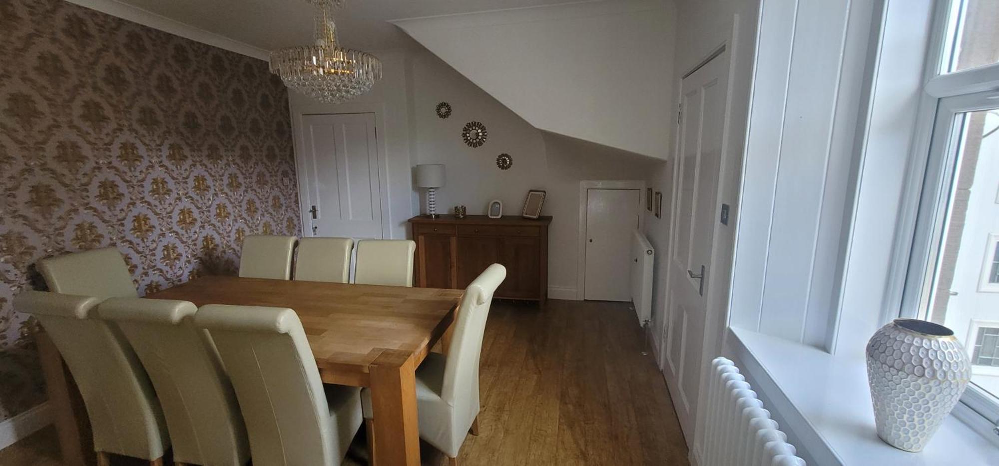 4 Private Bedroom House With 3 Parking Spaces Free