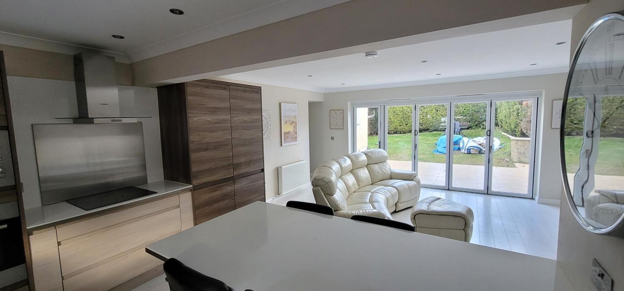 4 Private Bedroom House With 3 Parking Spaces Free