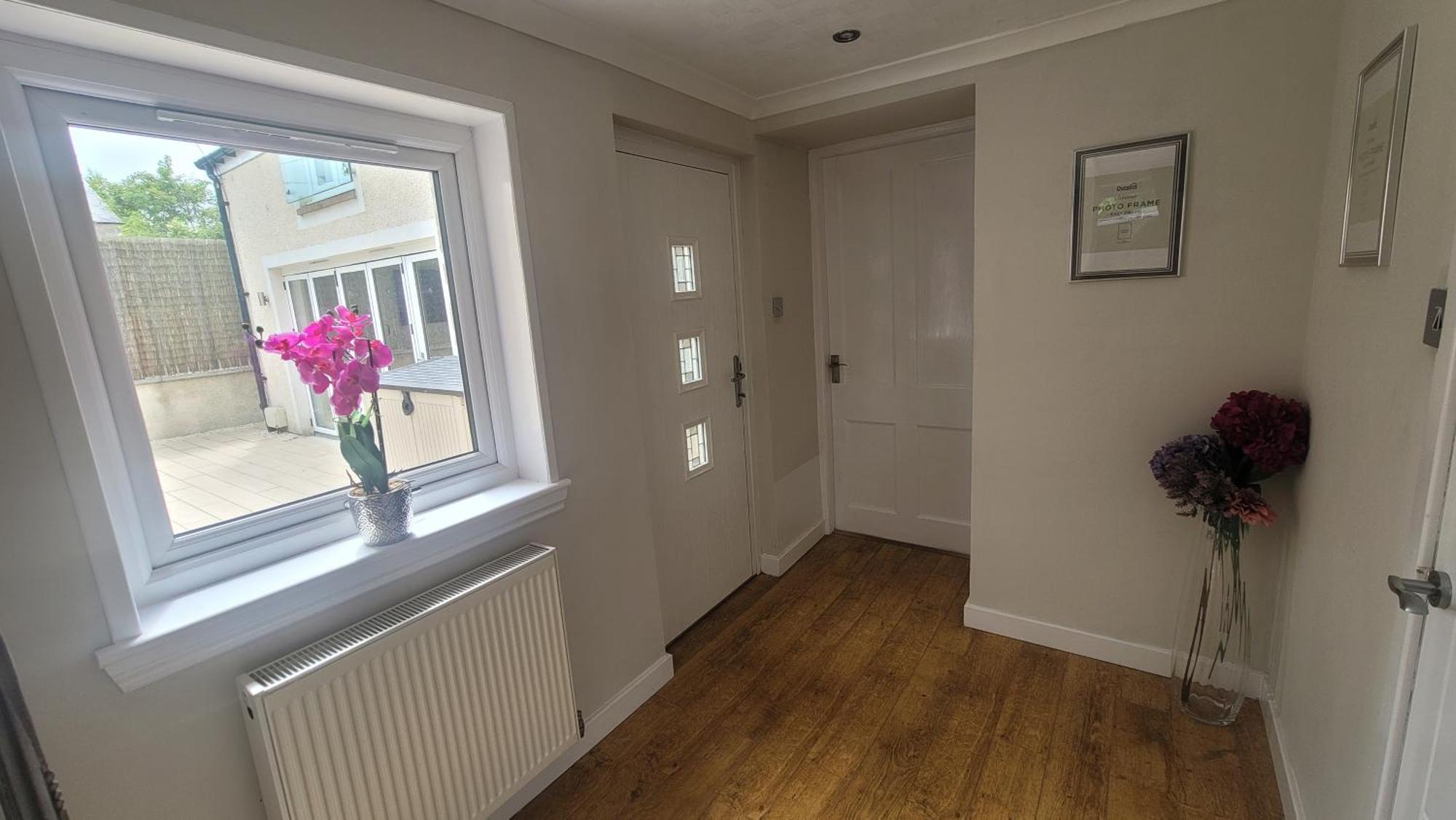 4 Private Bedroom House With 3 Parking Spaces Free